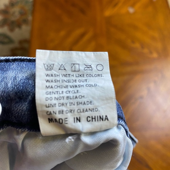 Stylish Distressed Women Jeans, XL - Picture 4 of 7